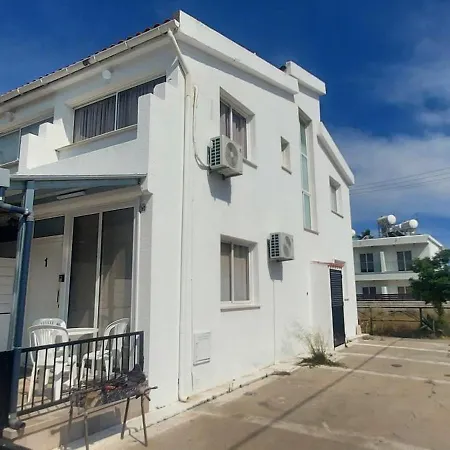 Apartmán Magic Maisonette 250m From The Larnaca